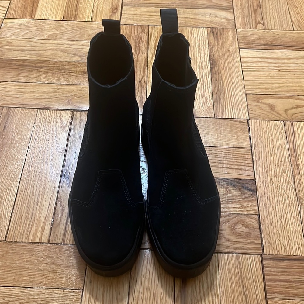 Never worn Puma chelsea mayze platform boots size 9